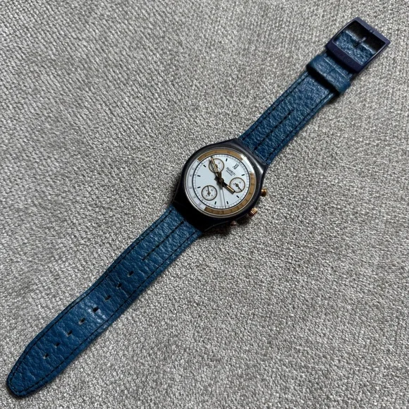 Swatch ‘Vintage’ Chronograph Watch - Picture 3 of 5